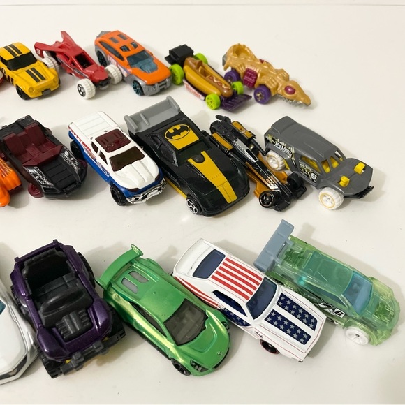 Lot of 24 Diecast Hot Wheels Toy scars - Picture 8 of 16